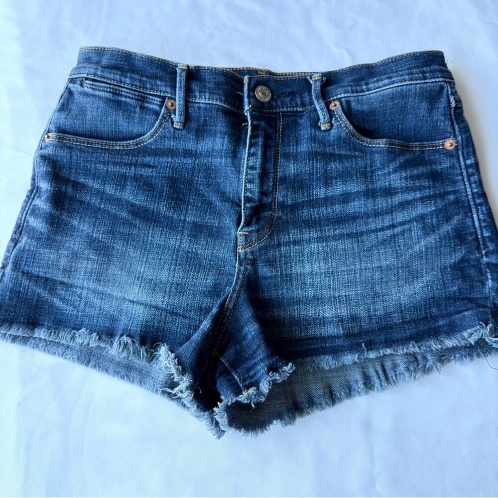 Abercrombie & Fitch Medium Wash Frayed Jean Shorts Womens size 28